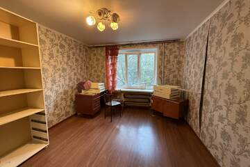 Комната, (всего 10 ком.), 13 м², 2/5 эт.